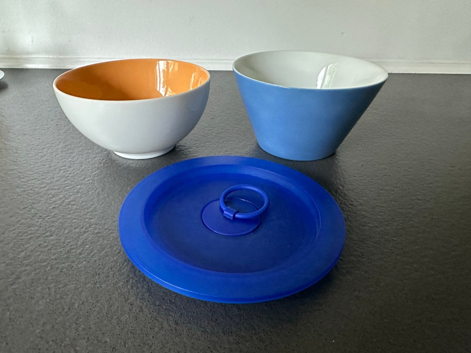 Arzberg Tric Kommen met Deksel - Oranje en Blauw, Huis en Inrichting, Arzberg, Nieuw, Ophalen of Verzenden, Kom(men)