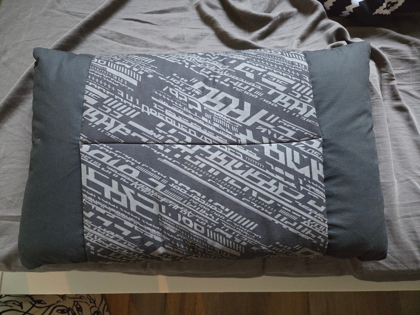 IKEA LÅNESPELARE gaming kussen/deken grijs, Met print, IKEA, Ophalen of Verzenden, Zo goed als nieuw
