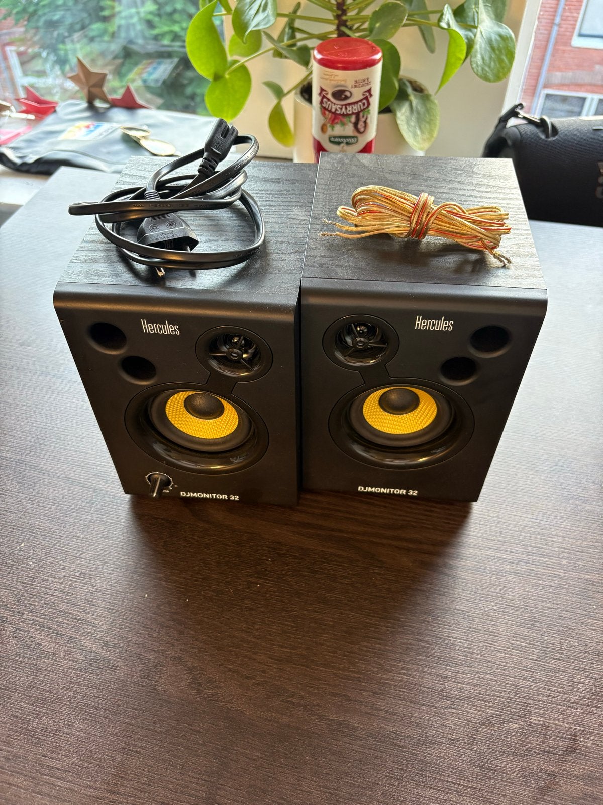 DJ Hercules DJMonitor 32 speakerset - 4 maanden oud, Overige merken, Studiomonitor, Inclusief kabels, Ophalen of Verzenden