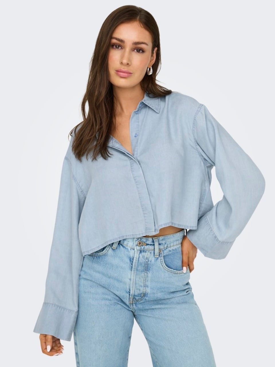 Zara spijkerblouse dames - Lichtblauw cropped overhemd, Ophalen of Verzenden, Zo goed als nieuw, Maat 38/40 (M), Blauw