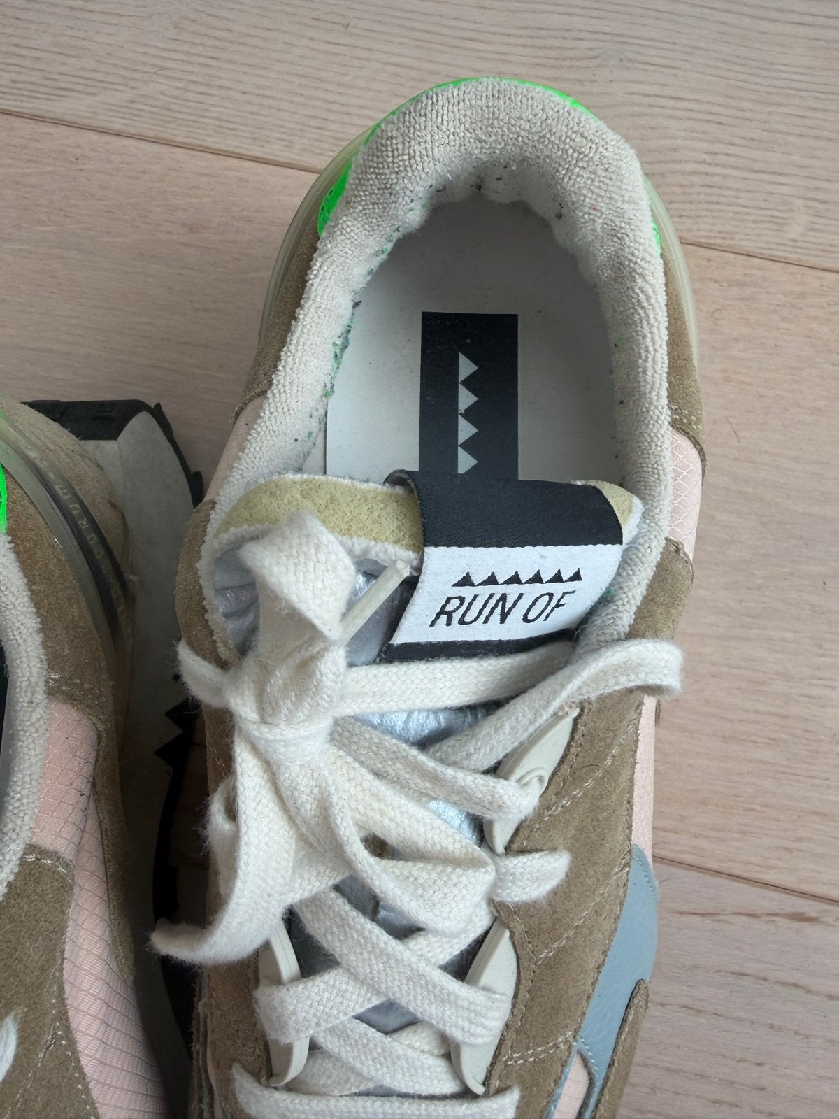 RUN OF BODRUM STYLE Sneakers - Maat 42, Ophalen of Verzenden, Zo goed als nieuw, Beige, Sneakers of Gympen