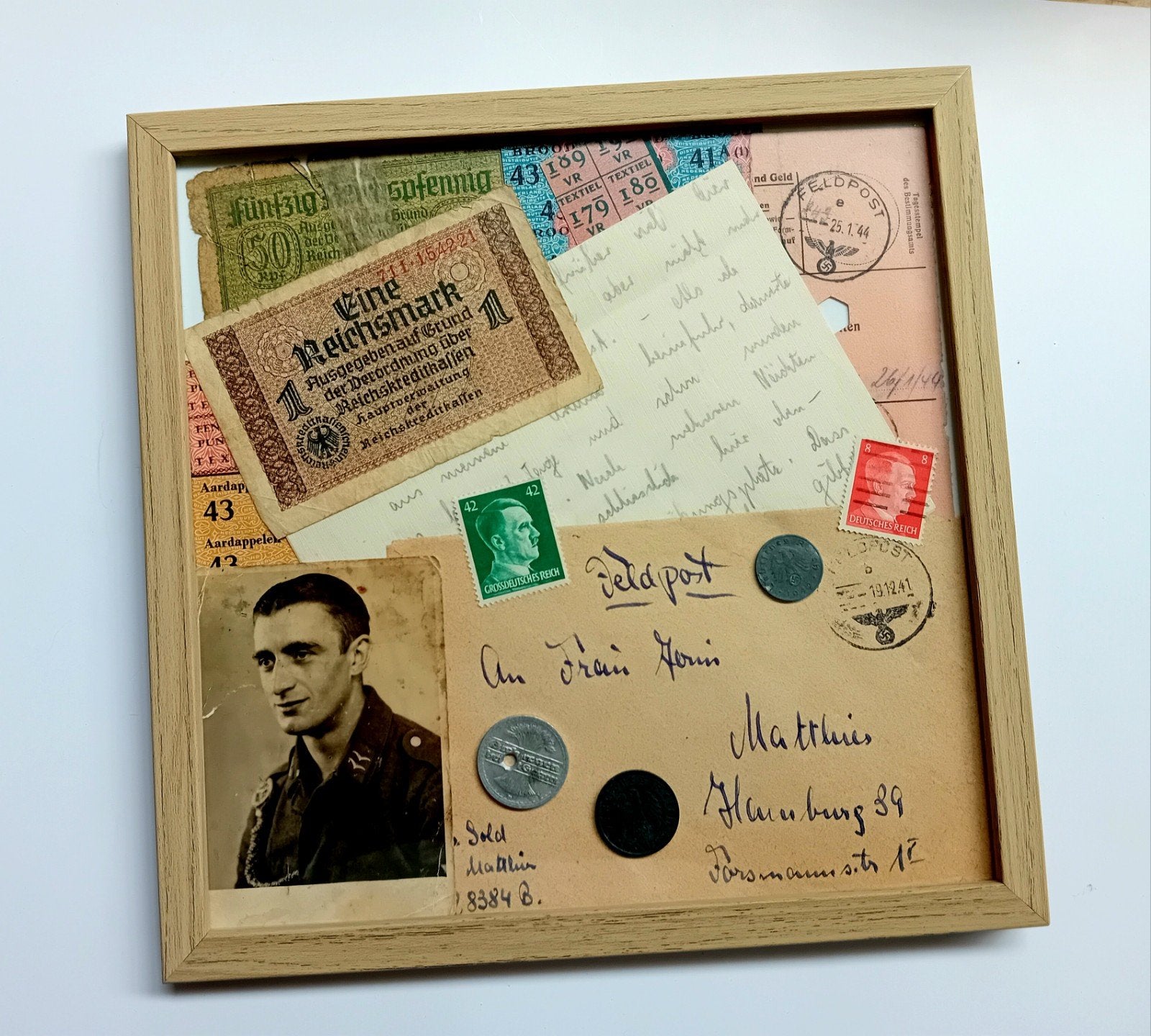 WO2 Ingelijst Display Brief + Feldpost + Soldaatfoto + Geld, Ophalen of Verzenden, Landmacht, Duitsland, Overige typen