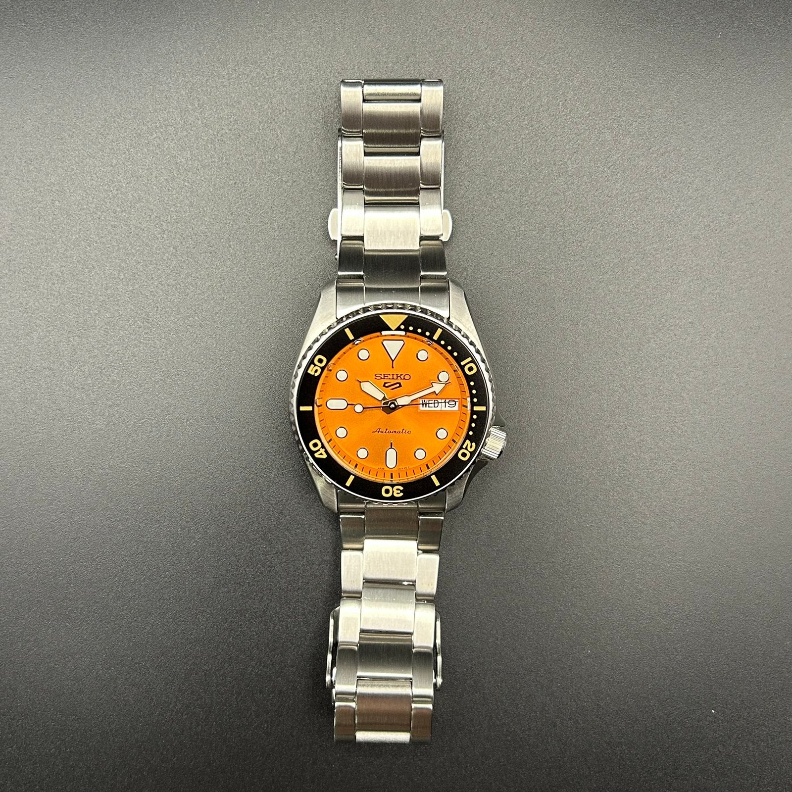 Seiko SRPK35K1 Seiko 5 Sports Automaat Oranje Dial |Full Set, Staal, Polshorloge, Ophalen of Verzenden, Zo goed als nieuw