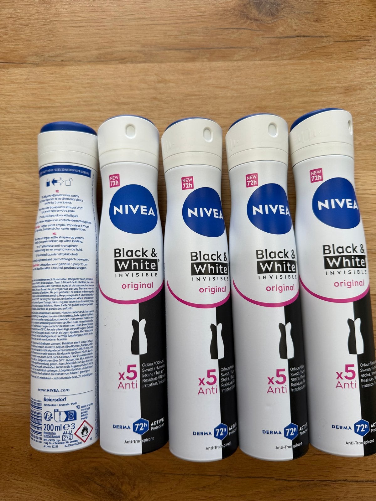 Nivea Black & White Deodorant - 4x 200 ml 1x 168 ml., Ophalen of Verzenden, Nieuw, Deodorant of Bodyspray
