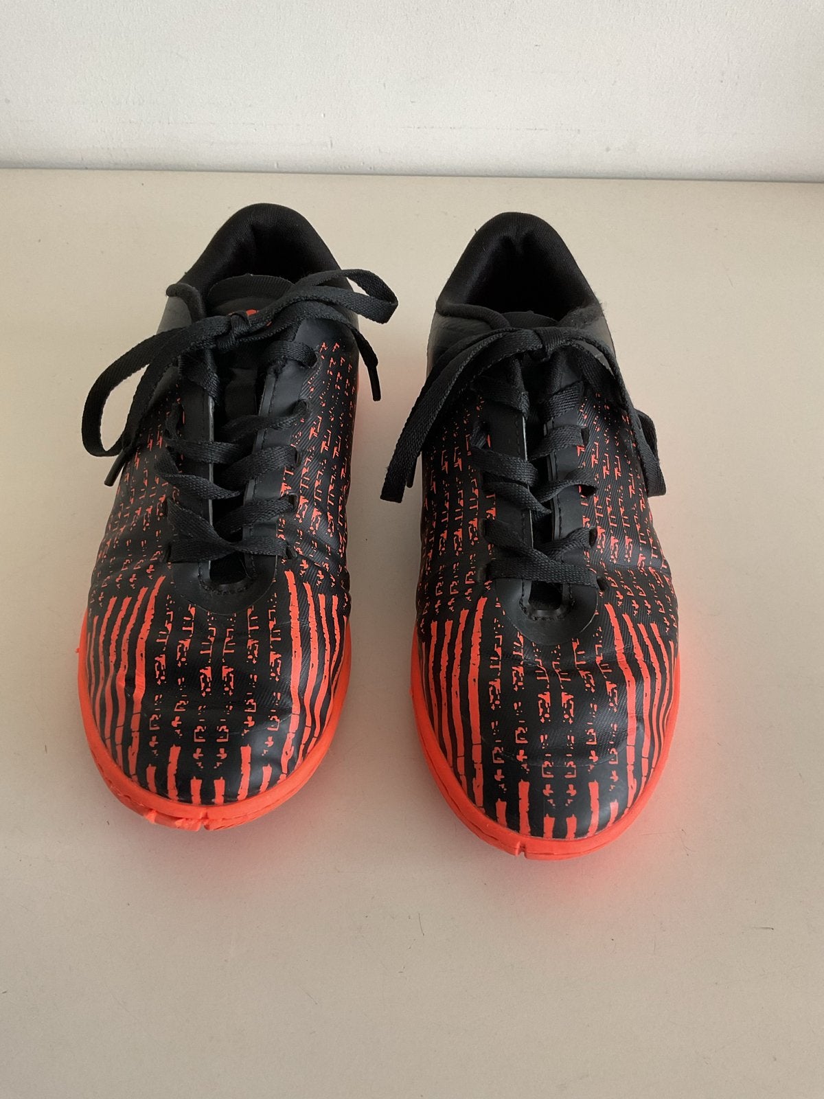 Zwarte en oranje sportschoenen maat 34 merk Dutchy, Sport en Fitness, Gebruikt, Maat XS of kleiner, Schoenen, Ophalen of Verzenden