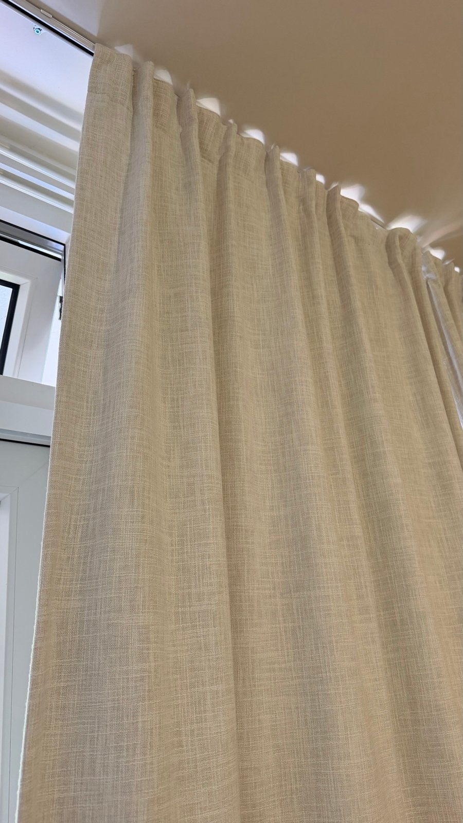 H&M Home Verduisterende Gordijnen - Crème/Beige, Huis en Inrichting, Overige merken, Verduisterend, Ophalen of Verzenden, Zo goed als nieuw