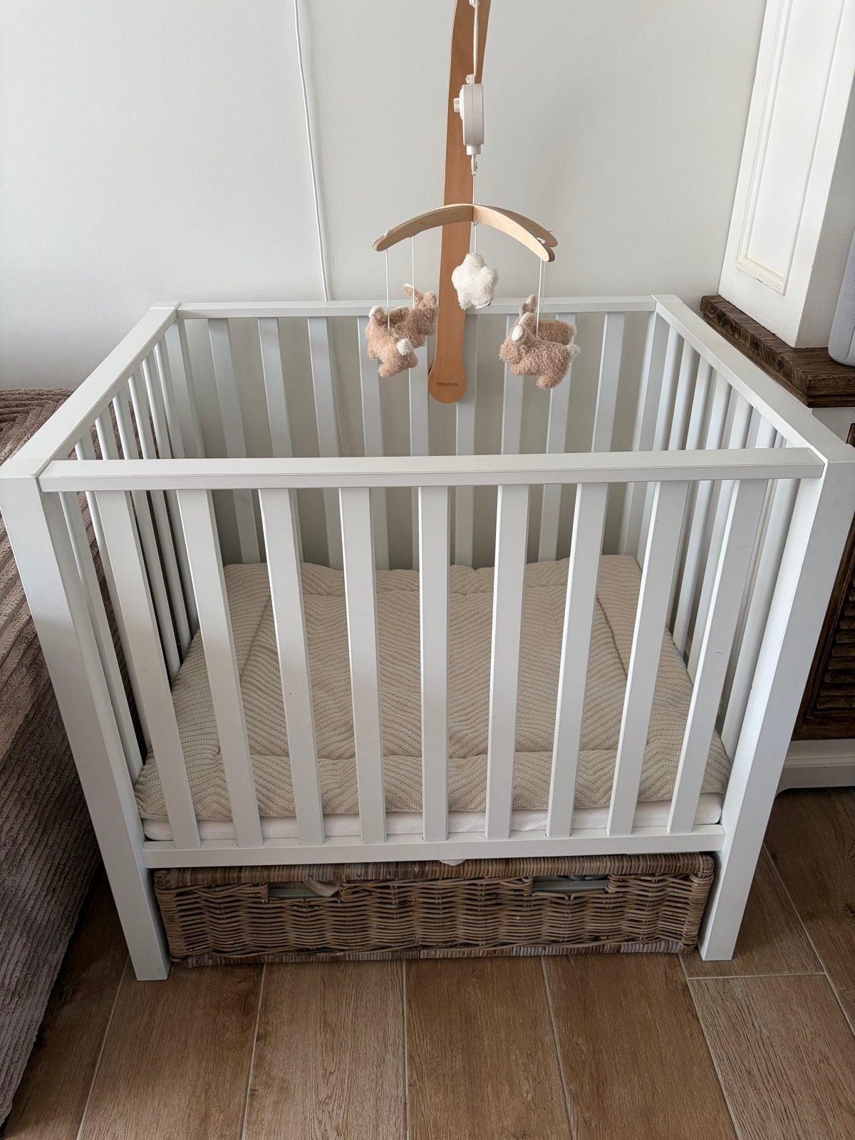 Witte Box met Lade en Mobiel - Zo Goed als Nieuw, Ophalen, Zo goed als nieuw, Vierkant, Lade