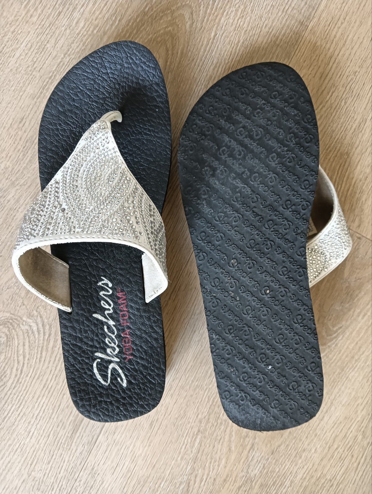 Nieuwe Skechers slippers met glitters, maat 39, Kleding | Dames, Schoenen, Slippers, Skechers, Zwart, Nieuw