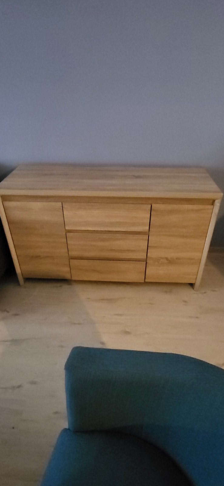 Hallund Dressoir, Ophalen, Met deur(en), Zo goed als nieuw, Modern