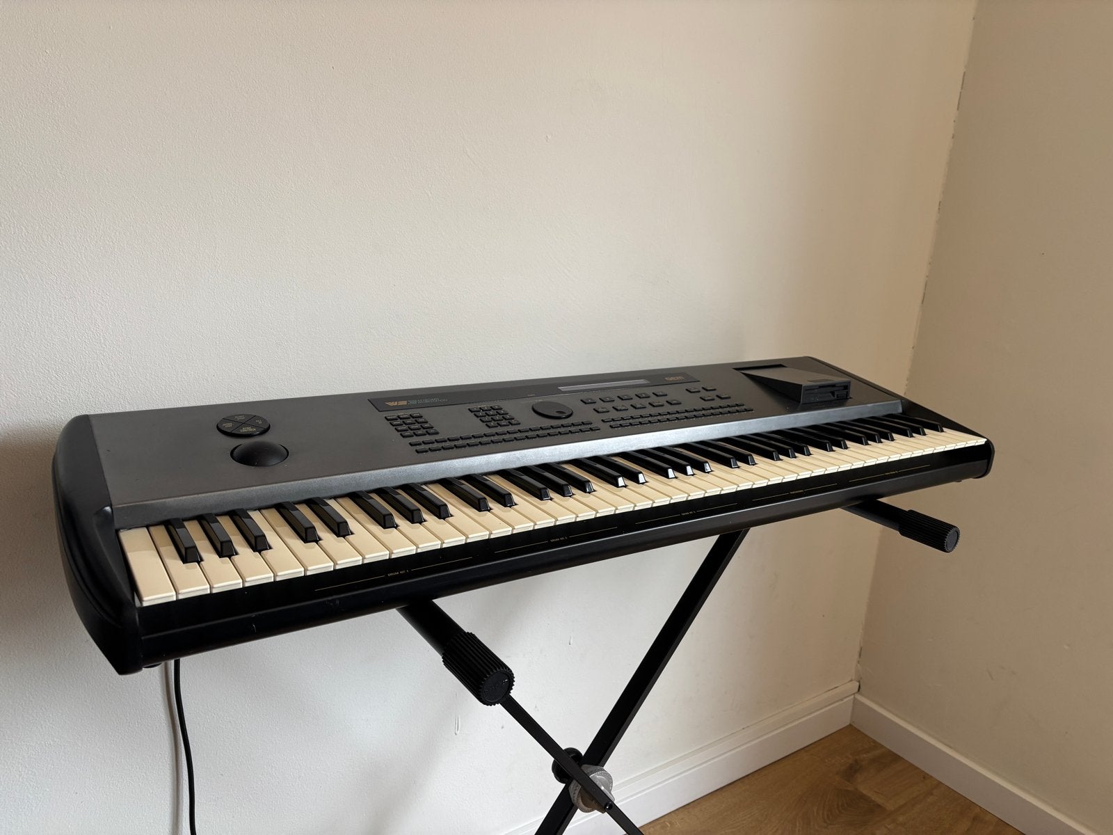 GEM MS 3 Synthesizer met 61 toetsen en standaard, Muziek en Instrumenten, Keyboards, Ophalen, Gem, Aanslaggevoelig, 61 toetsen