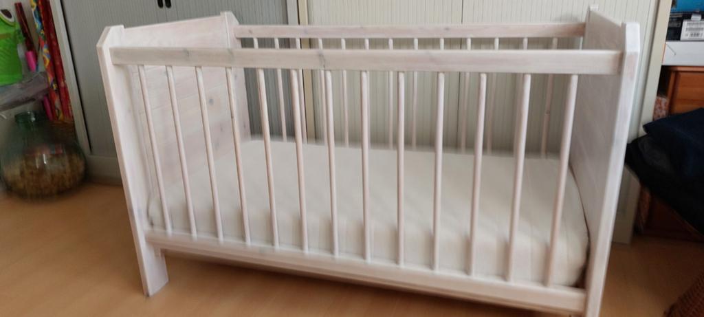 Ledikant grenen hout whitewash met nieuwe matras, Ophalen, Gebruikt, Ledikant