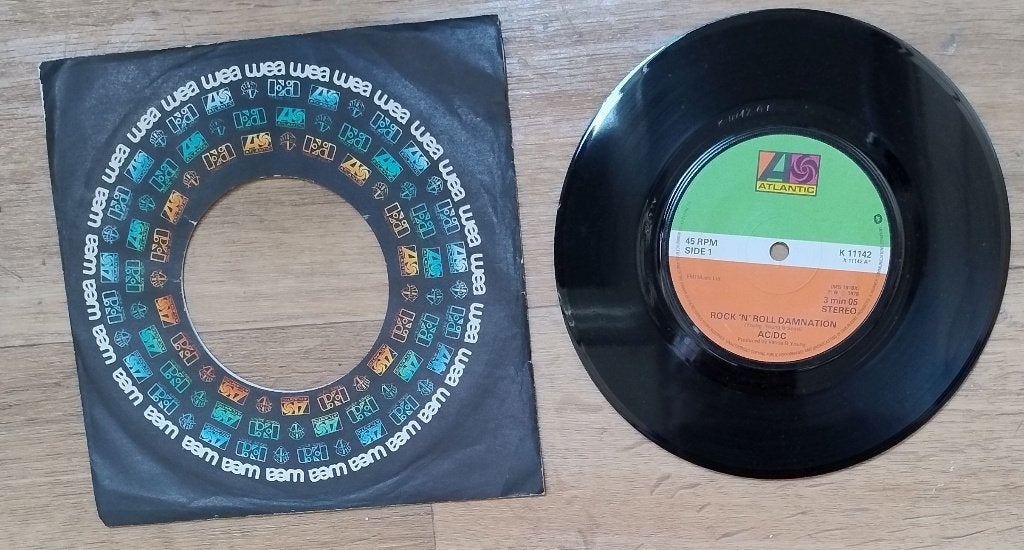 45 toeren single AC/DC rock 'n roll damnation (geen hoes), Gebruikt, 7 inch, Ophalen of Verzenden, Rock en Metal