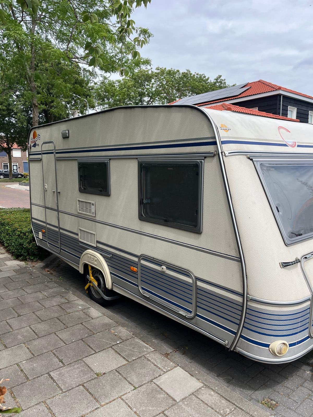 TEC Travel King 450 caravan met vast bed, Caravans en Kamperen, Caravans, Particulier, tot en met 4, 750 - 1000 kg, Treinzit, T.E.C.