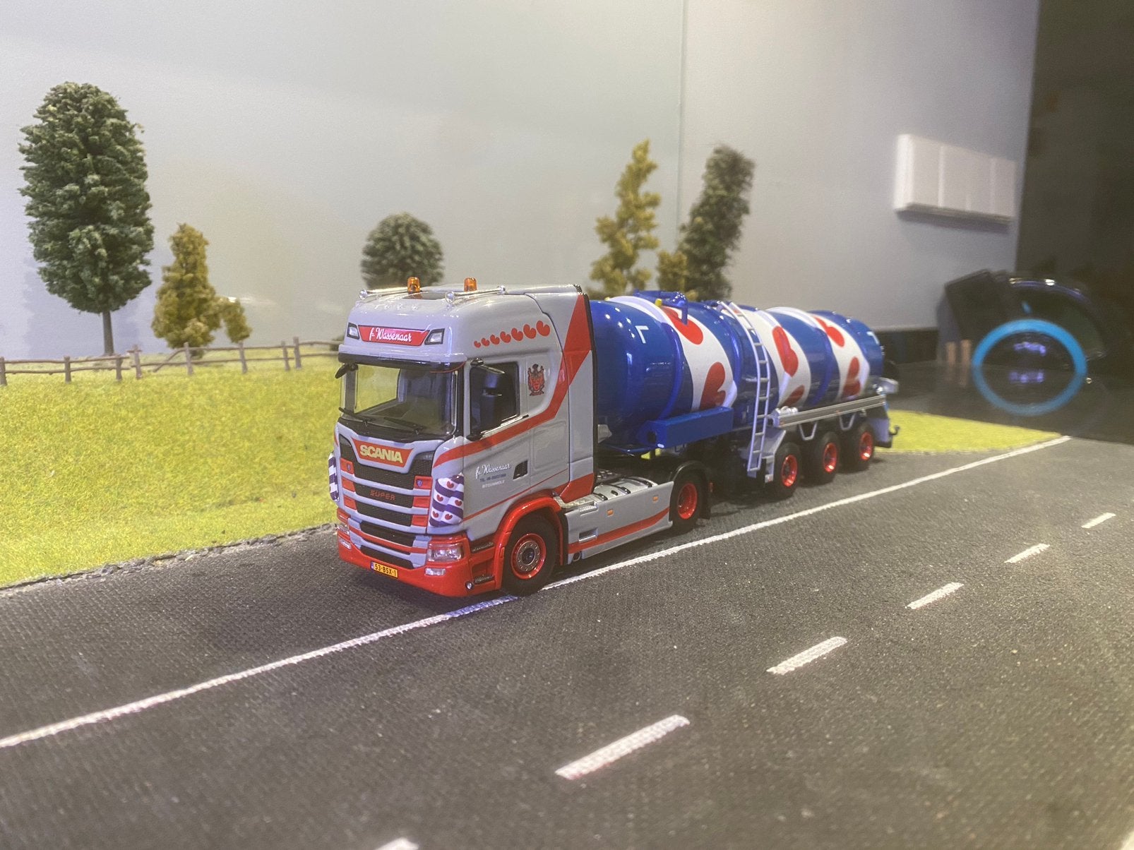 Scania next met mestoplegger van Wassenaar, Ophalen of Verzenden, Zo goed als nieuw, Bus of Vrachtwagen, Wsi