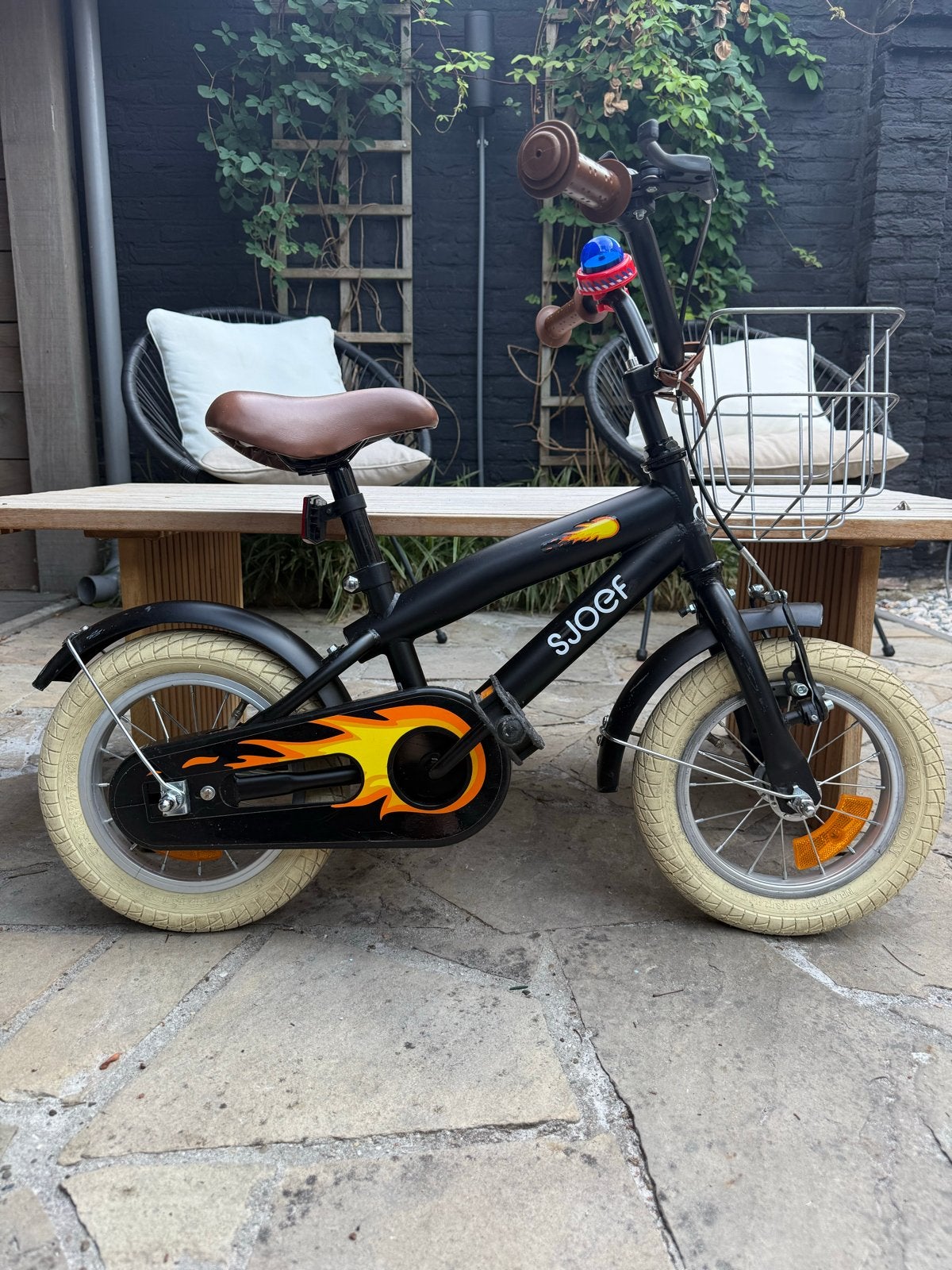 SJOEF kinderfiets 12 inch met mandje en zijwieltjes, Ophalen, Zijwieltjes, Gebruikt, Velgrem