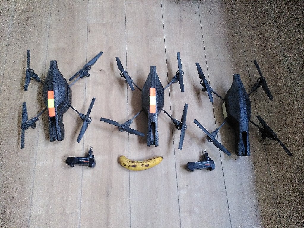 3x Vrij programmeerbare Parrot AR Drone 2.0, Gebruikt, Return to Home, Basiskwaliteit, 1 tot 5 kilometer