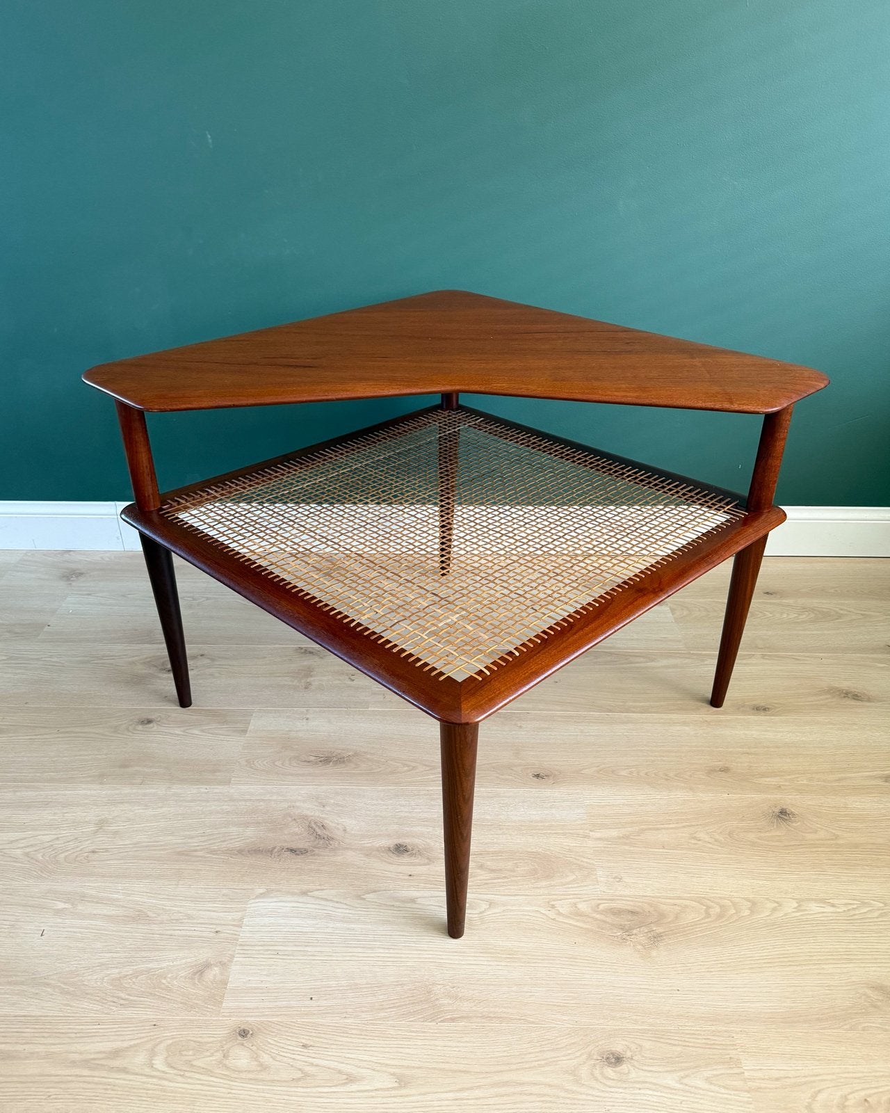Vintage hoektafel | Teak en riet, Huis en Inrichting, Ophalen, 50 – 75, 50 tot 100 cm, 50 tot 100 cm