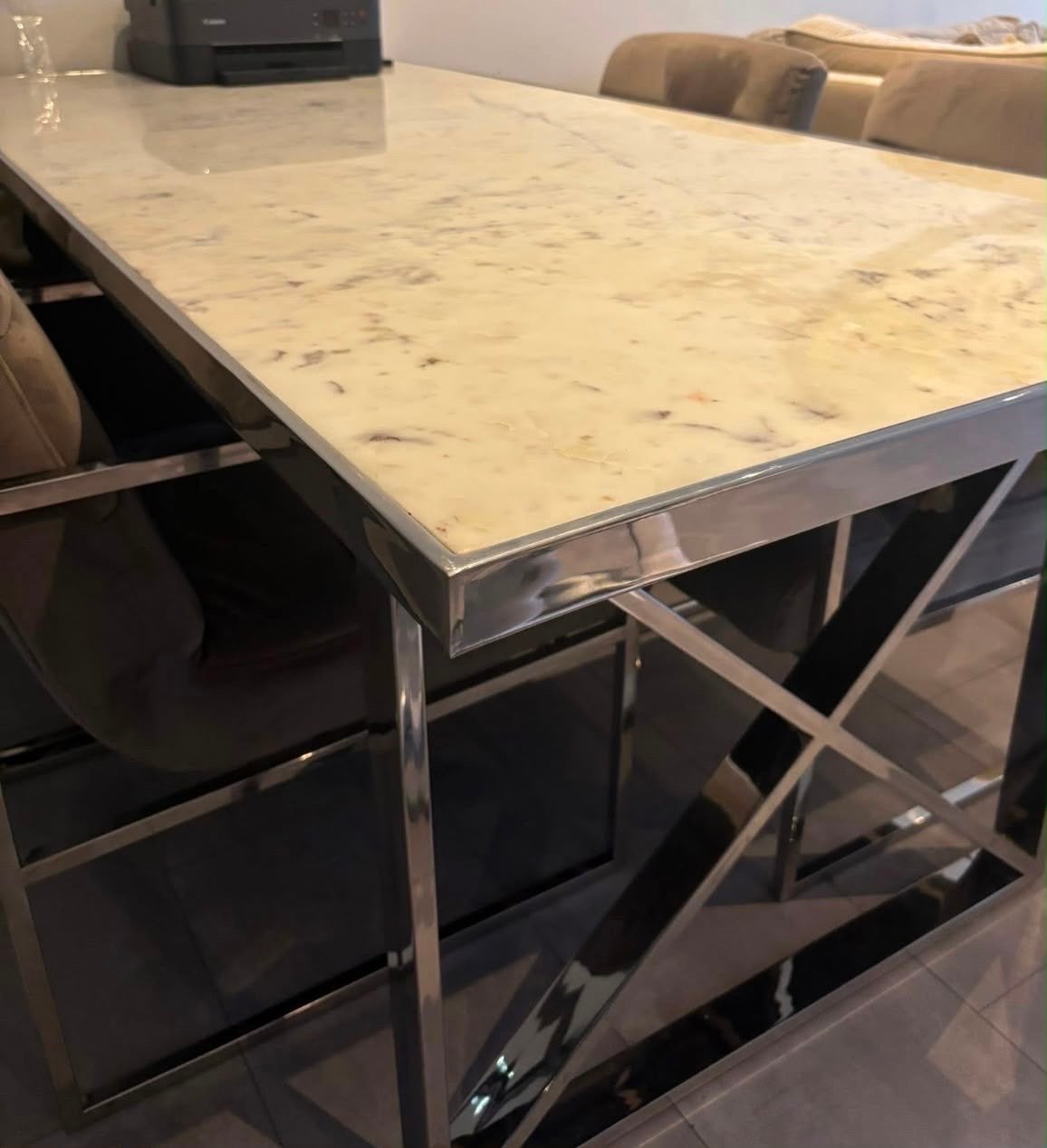 Richmond eettafel met stoelen - Friss en netjes koopje, Huis en Inrichting, Gebruikt, Metaal, Rechthoekig, 50 tot 100 cm