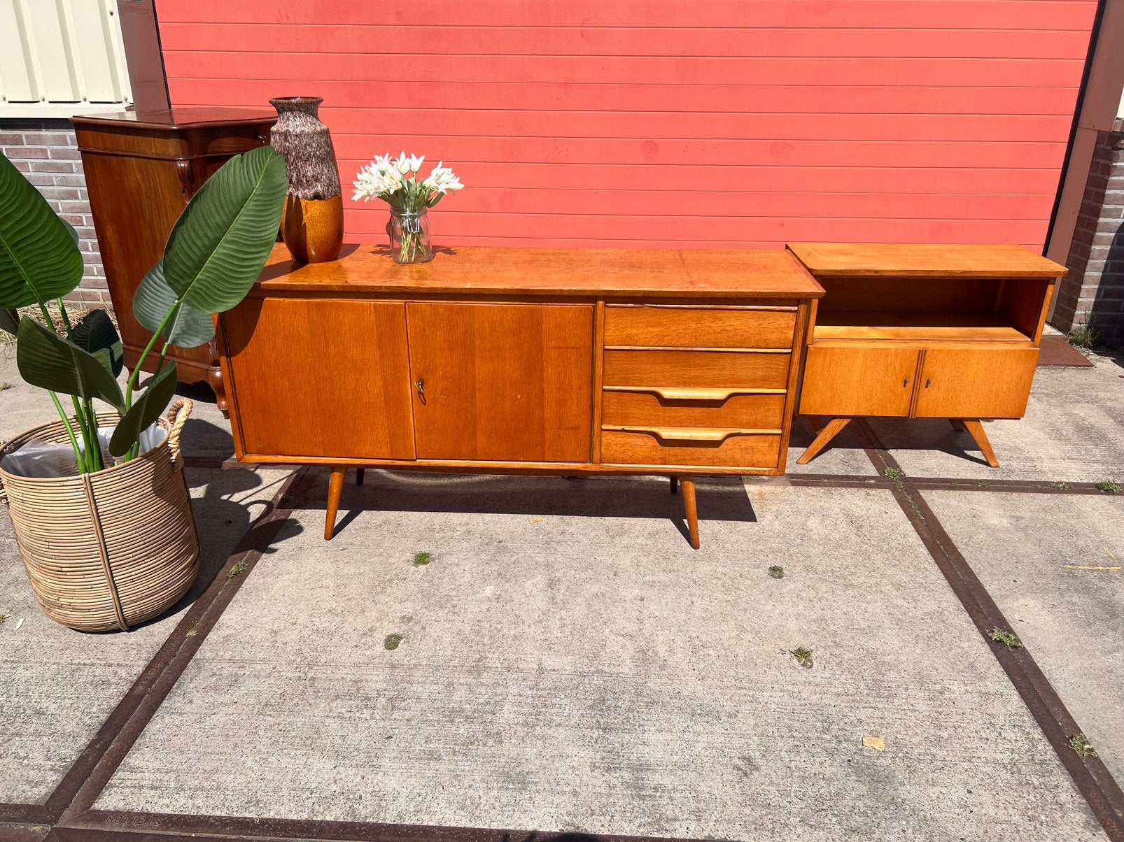 Vintage kastje  mid century – teak op schuine pootjes, Ophalen of Verzenden