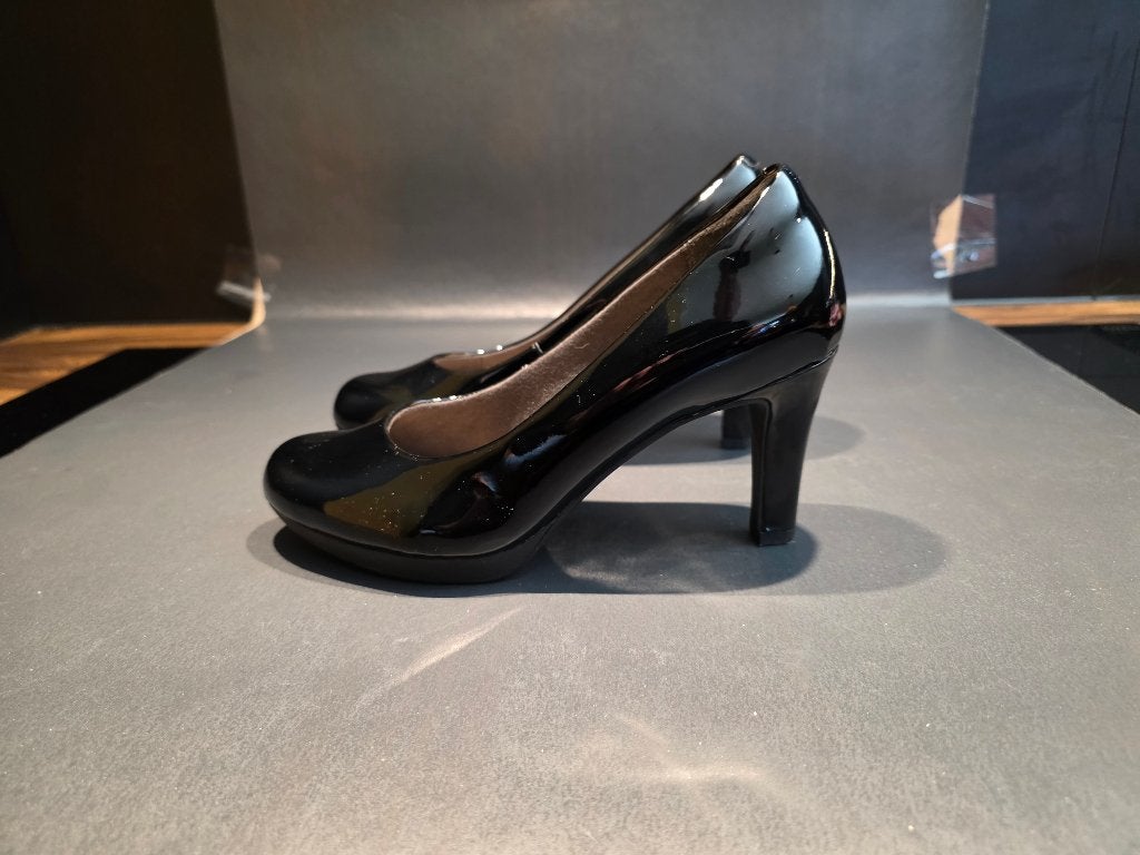 Clarks Lakleren pumps mt 3.5 en eu 36, Pumps, Zwart, Ophalen of Verzenden, Zo goed als nieuw
