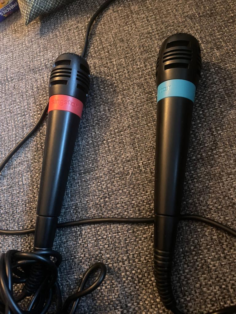 2 Singstar microfoons, Ophalen of Verzenden, Zo goed als nieuw, Overige kleuren, Zonder controller