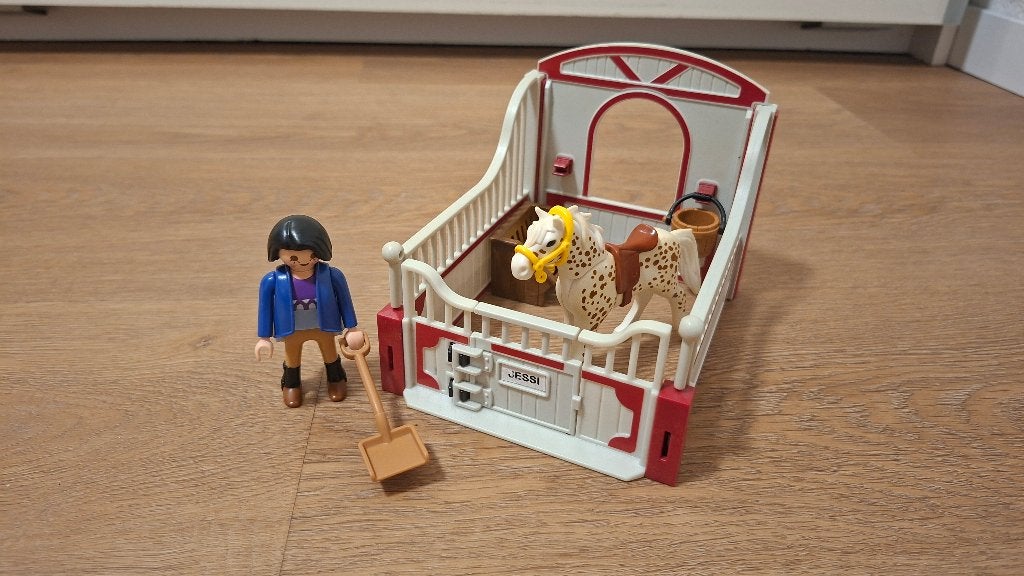Playmobil paardenbox 5107, Complete set, Overige typen, Ophalen of Verzenden, Zo goed als nieuw