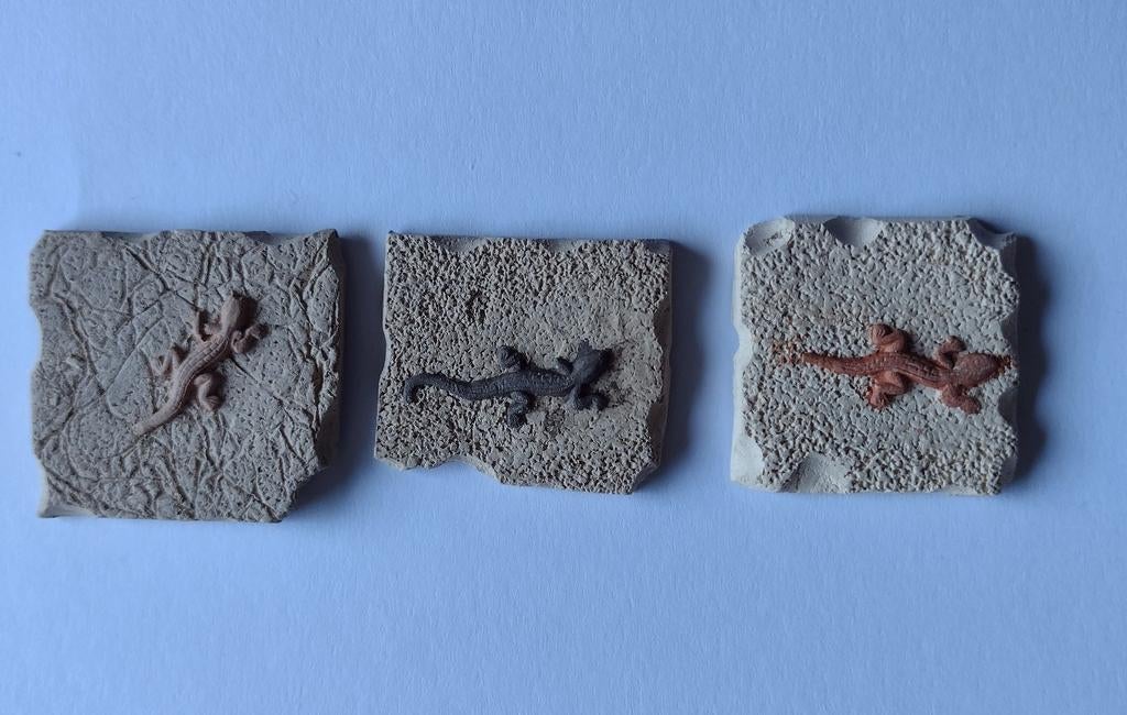 Provence muurtegel met hagedis - poppenhuisminiatuur, Ophalen, Nieuw, Decoratie