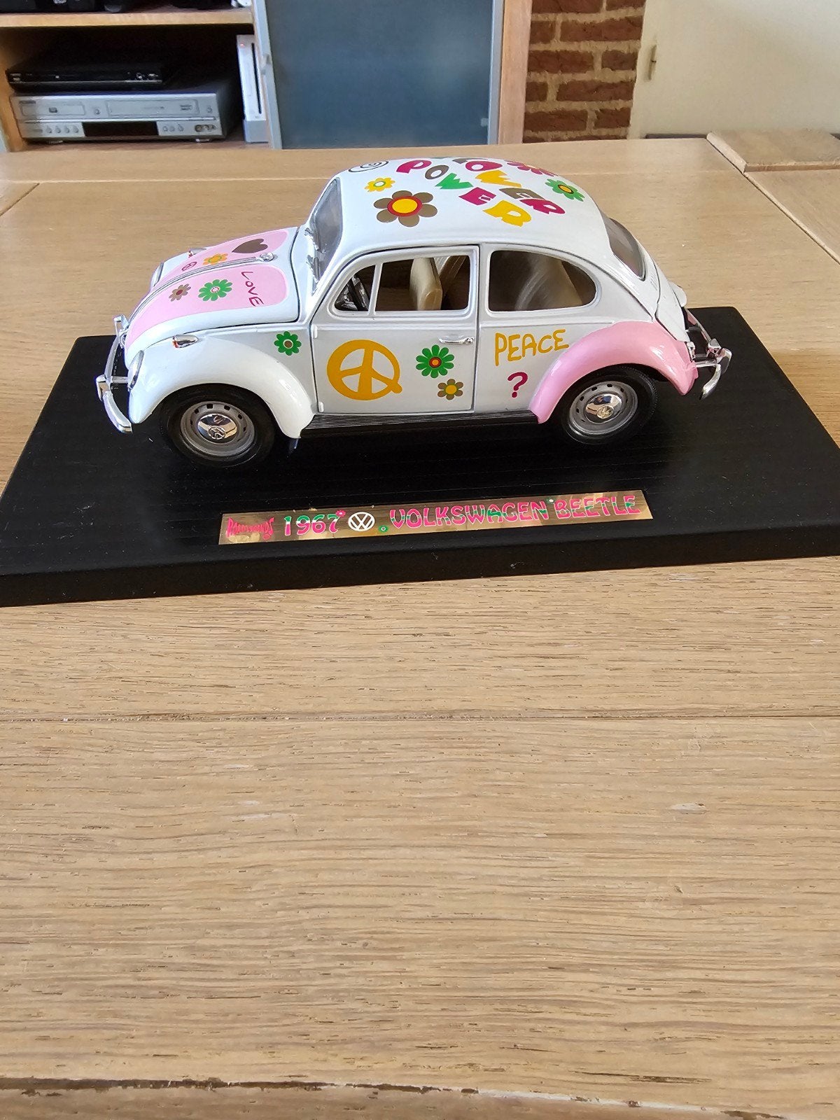 TE KOOP MOOIE ROAD LEGENDS VOLKSWAGEN BEETLE 1957 SCHAAL1:18, Hobby en Vrije tijd, Ophalen of Verzenden, Zo goed als nieuw, Auto