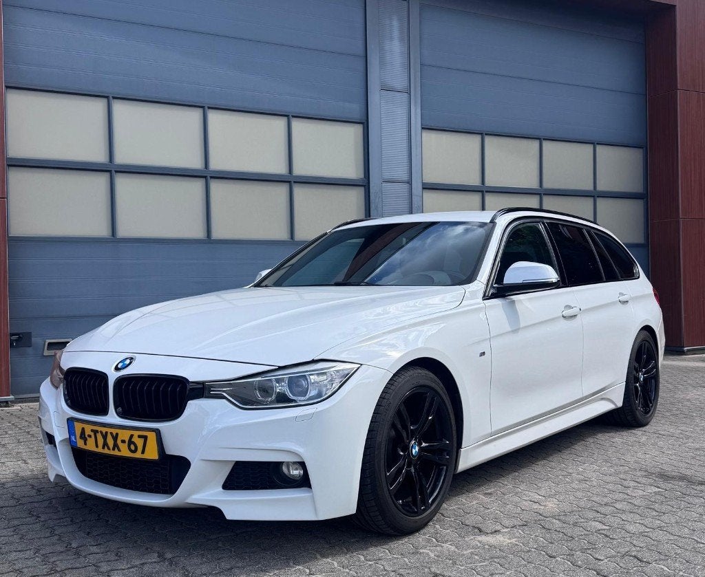 BMW 3-Serie Touring 316i Executive M Sport / NL Auto, Auto's, Zwart, 4 cilinders, Navigatiesysteem, Wit