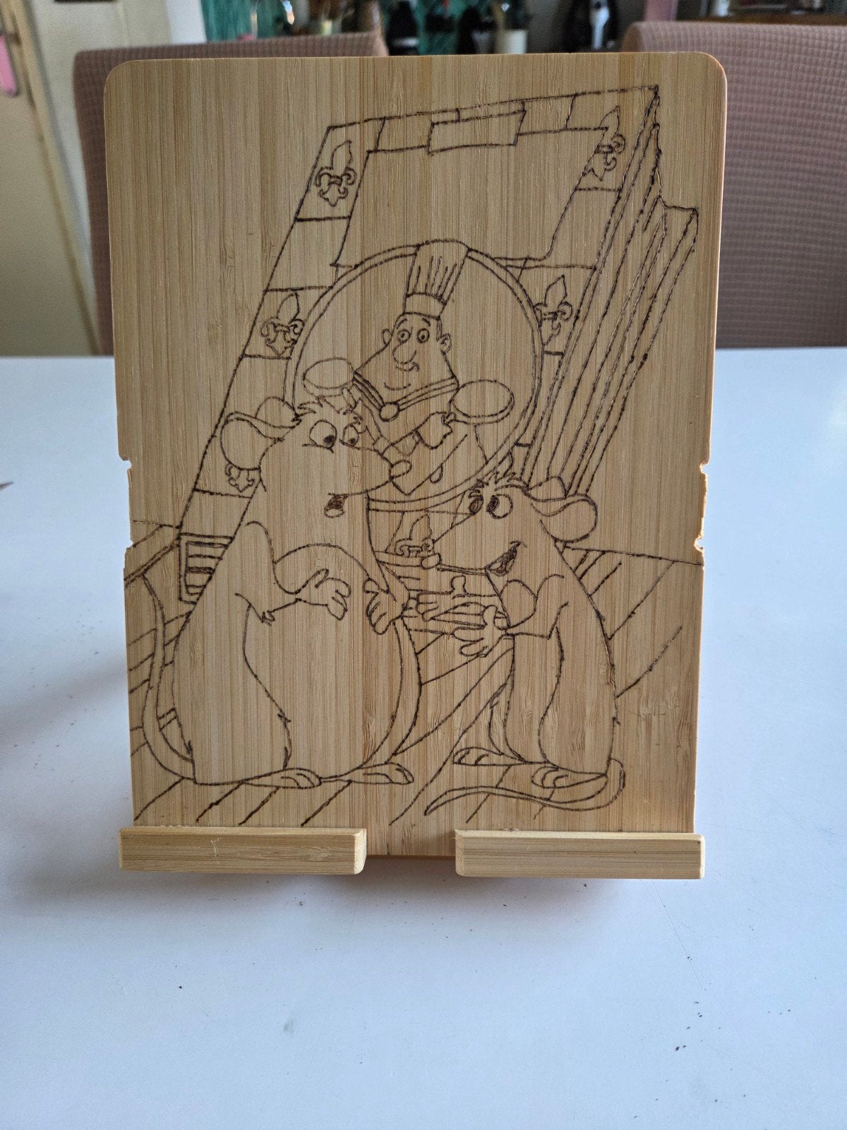 Houten kookboekstandaard met Ratatouille-gravure, Overige typen, Hout, Ophalen of Verzenden, Zo goed als nieuw