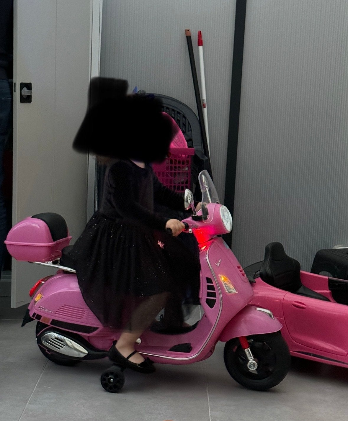 Roze elektrische kinder Vespa scooter, Ophalen, Gebruikt