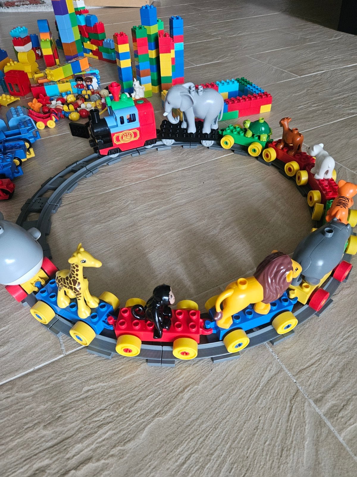 Grote partij LEGO Duplo met trein, auto's en figuren, Ophalen of Verzenden, Gebruikt