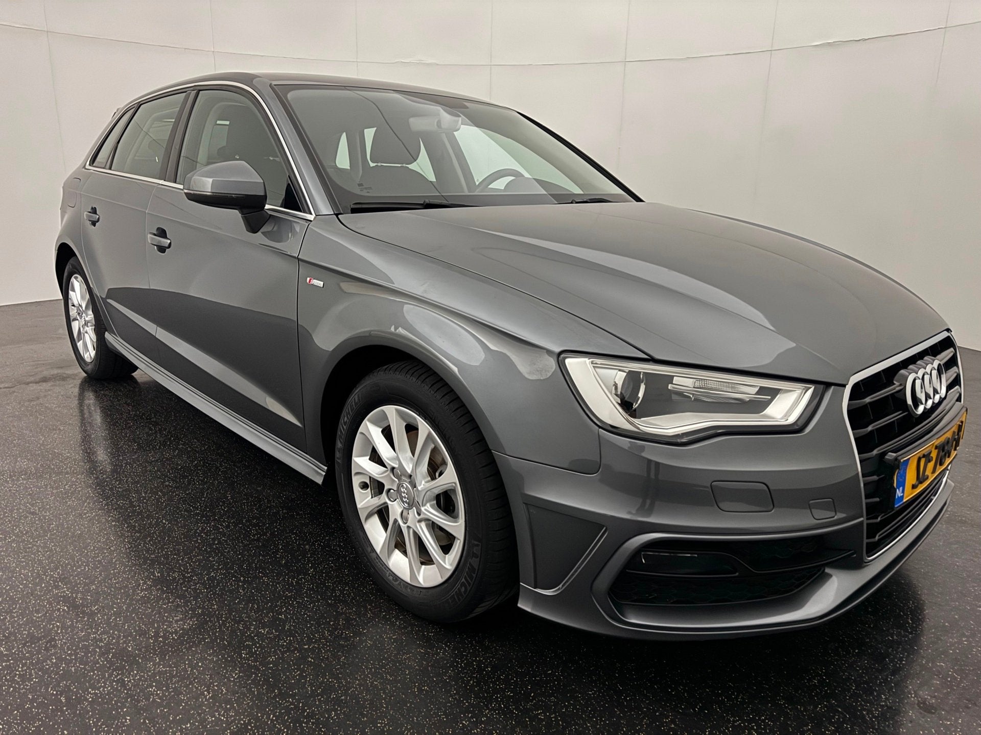 Audi A3 Sportback 1.6 TDI Adrenalin, Auto's, Voorwielaandrijving, Stof, Gebruikt, 4 cilinders