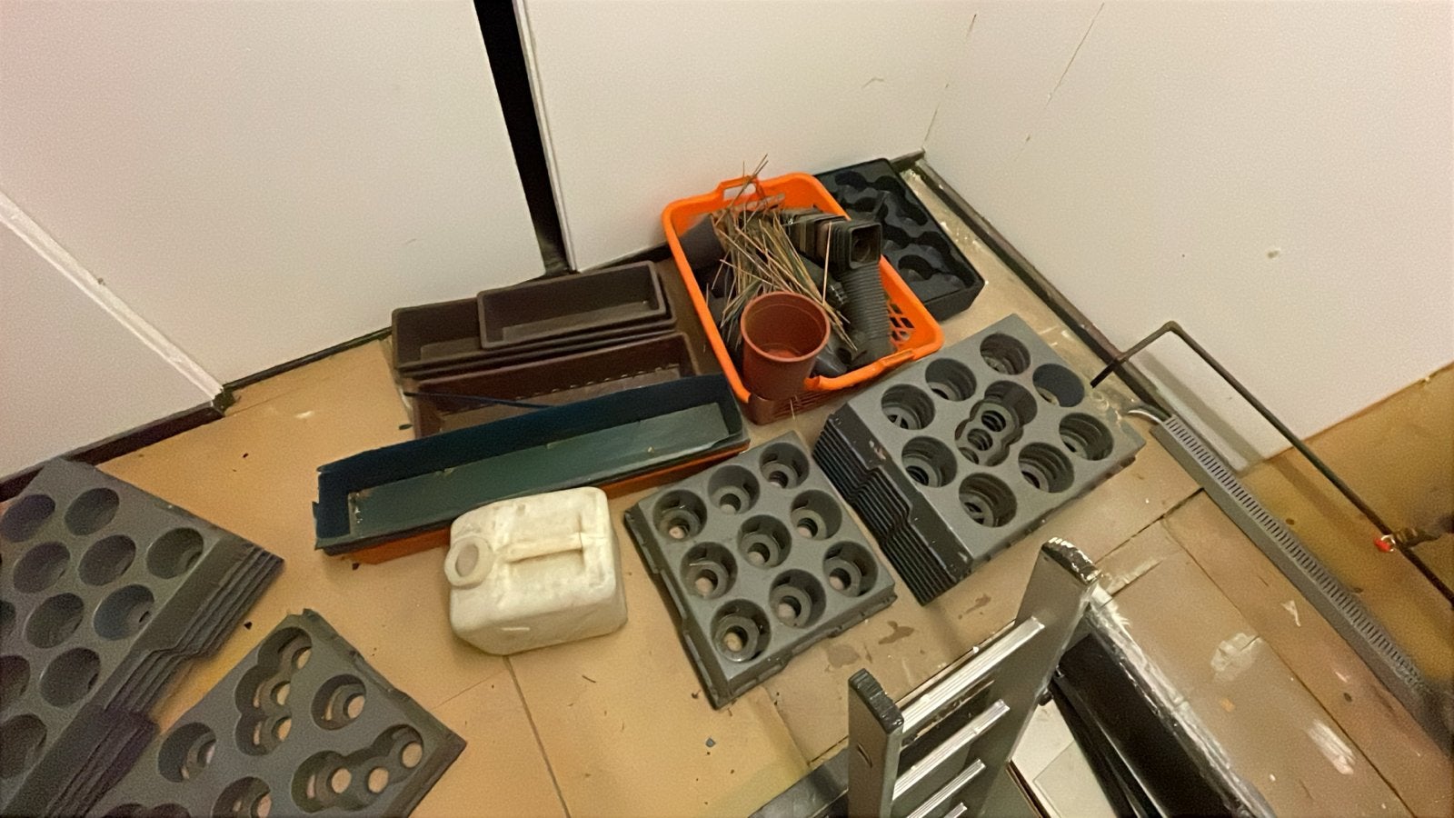 Diverse kweekbakken en plantenbakken, Ophalen, Kunststof, Gebruikt, Minder dan 30 cm