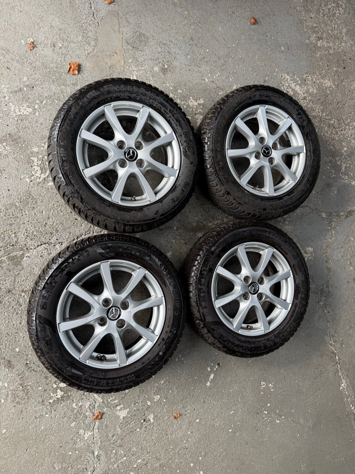 Mazda 2 15 inch winterbanden met velgen, Auto-onderdelen, Gebruikt, 15 inch, Banden en Velgen, Personenwagen