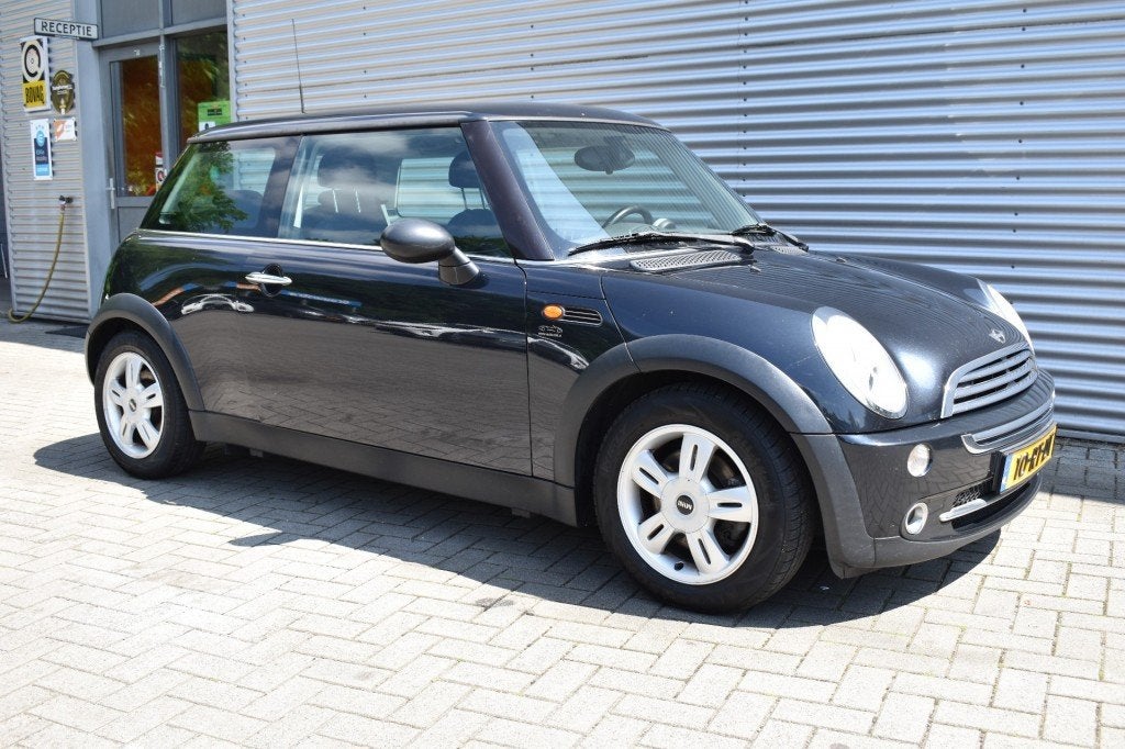Mini ONE 1.6 ONE PEPPER  AIRCO  APK TOT 1-2027  MEENEEMPRIJS, Auto's, Voorwielaandrijving, 15 km/l, 4 stoelen, Zwart