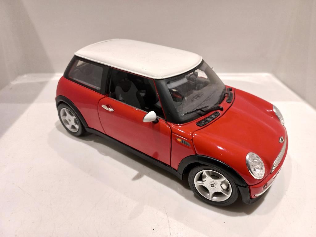 Mini Cooper 2001 Bburago 1:18 modelauto 138, Ophalen of Verzenden, Zo goed als nieuw, Auto, Bburago