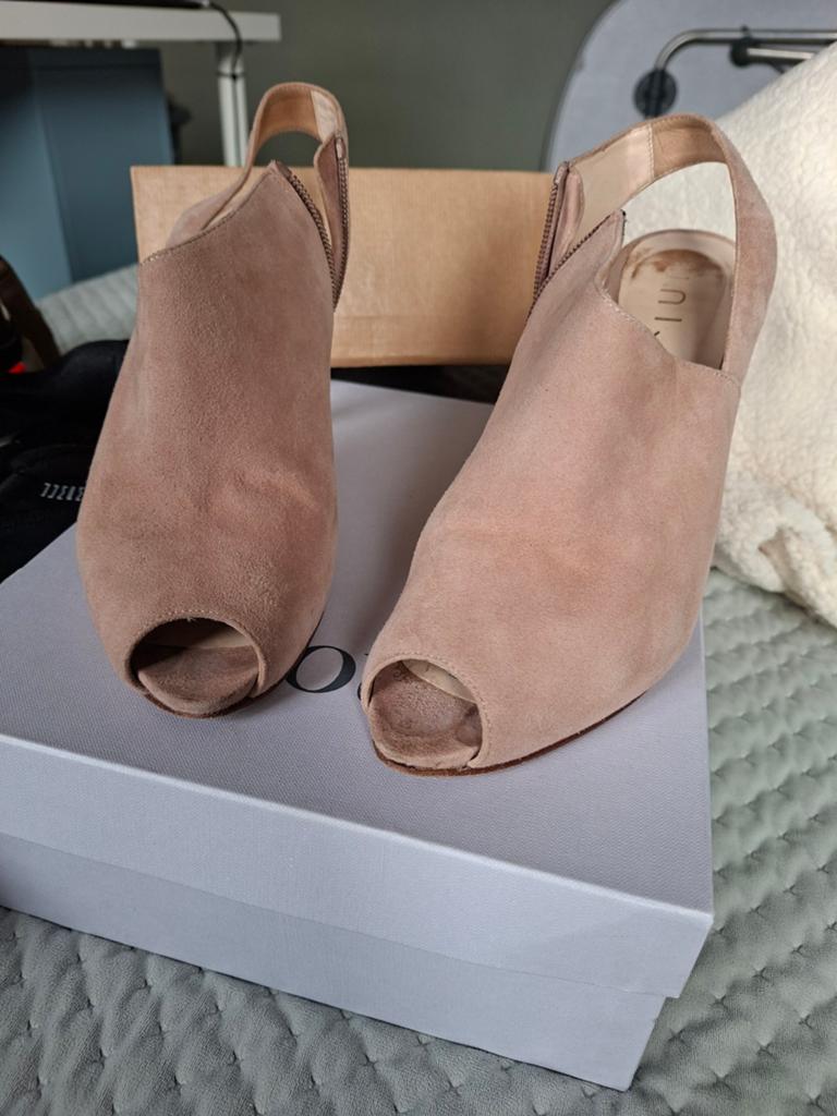 Unisa Suède Pumps Lichtroze Maat 41, Unisa, Ophalen of Verzenden, Roze, Pumps