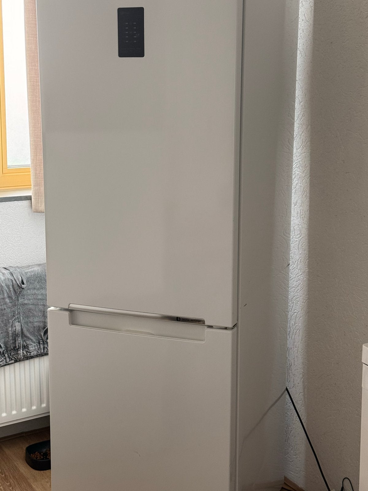 Witte koel-vriescombinatie met digitale display, Witgoed en Apparatuur, Ophalen, Gebruikt, 200 liter of meer, 60 cm of meer