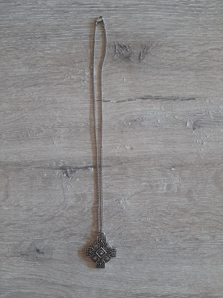 Zilverkleurige Keltische Kruis Ketting met Hanger nieuw, Nieuw, Ophalen of Verzenden, Zilver, Overige materialen