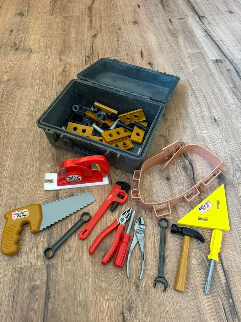 Speelgoedkist met gereedschap, Ophalen, Zo goed als nieuw