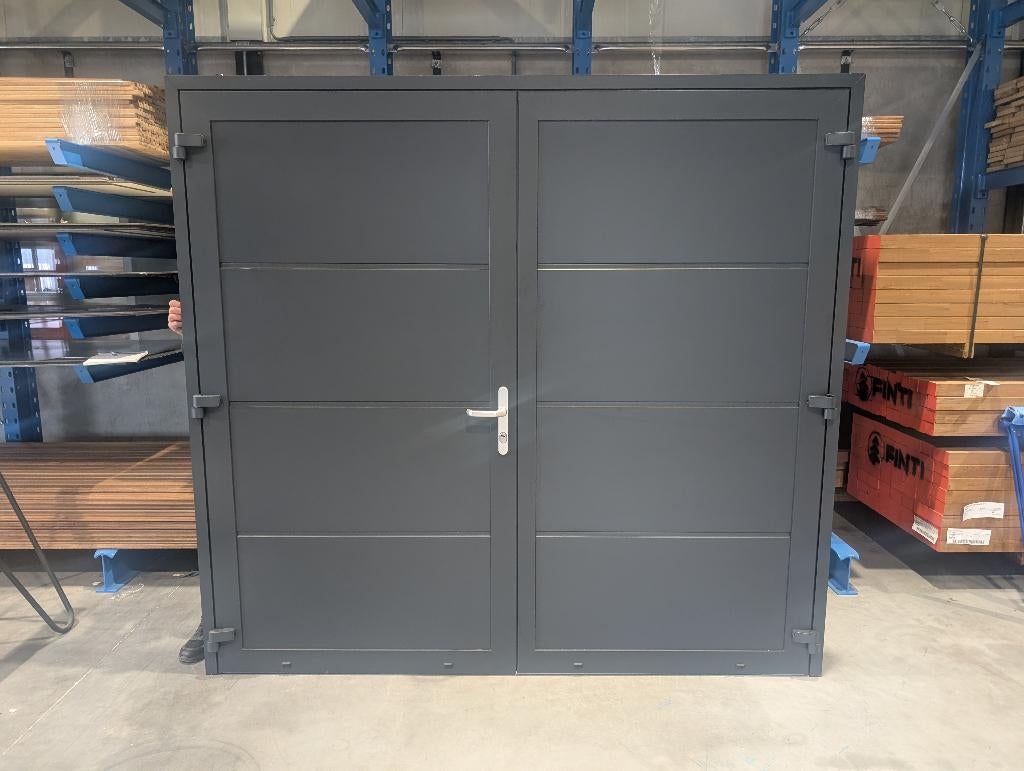 Garagedeur openslaand onderhoudsvrij, Doe-het-zelf en Verbouw, Deuren en Horren, Ophalen, Garagedeur, Zo goed als nieuw, Metaal