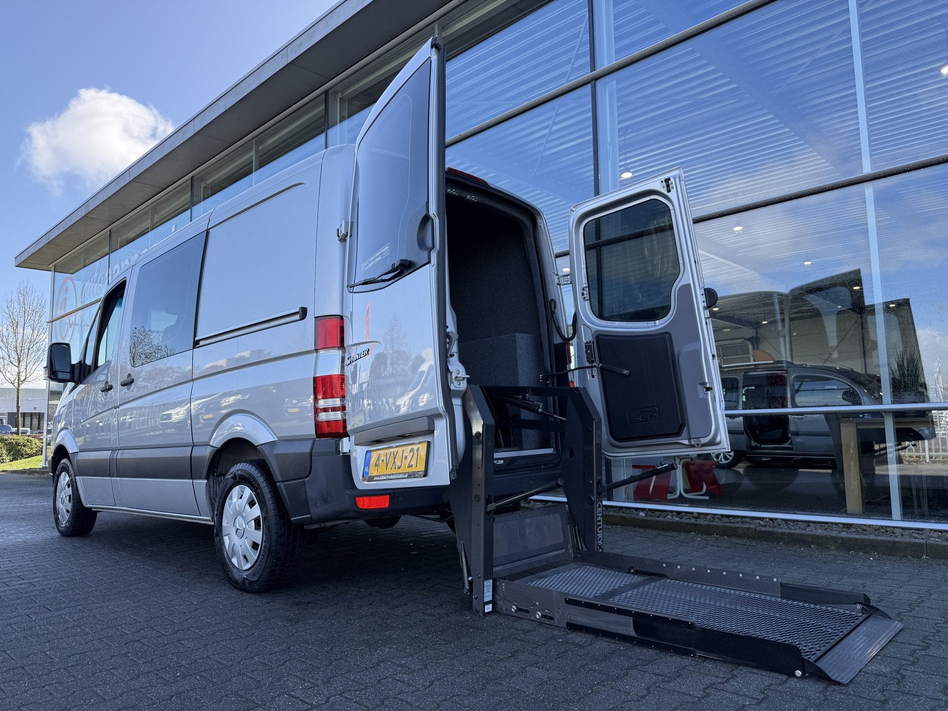 Mercedes-Benz Sprinter 3+1 Rolstoelbus Zelfrijder 210 2.2 CD, Auto's, Bestelauto's, Automaat, Euro 5, Gebruikt, Zwart