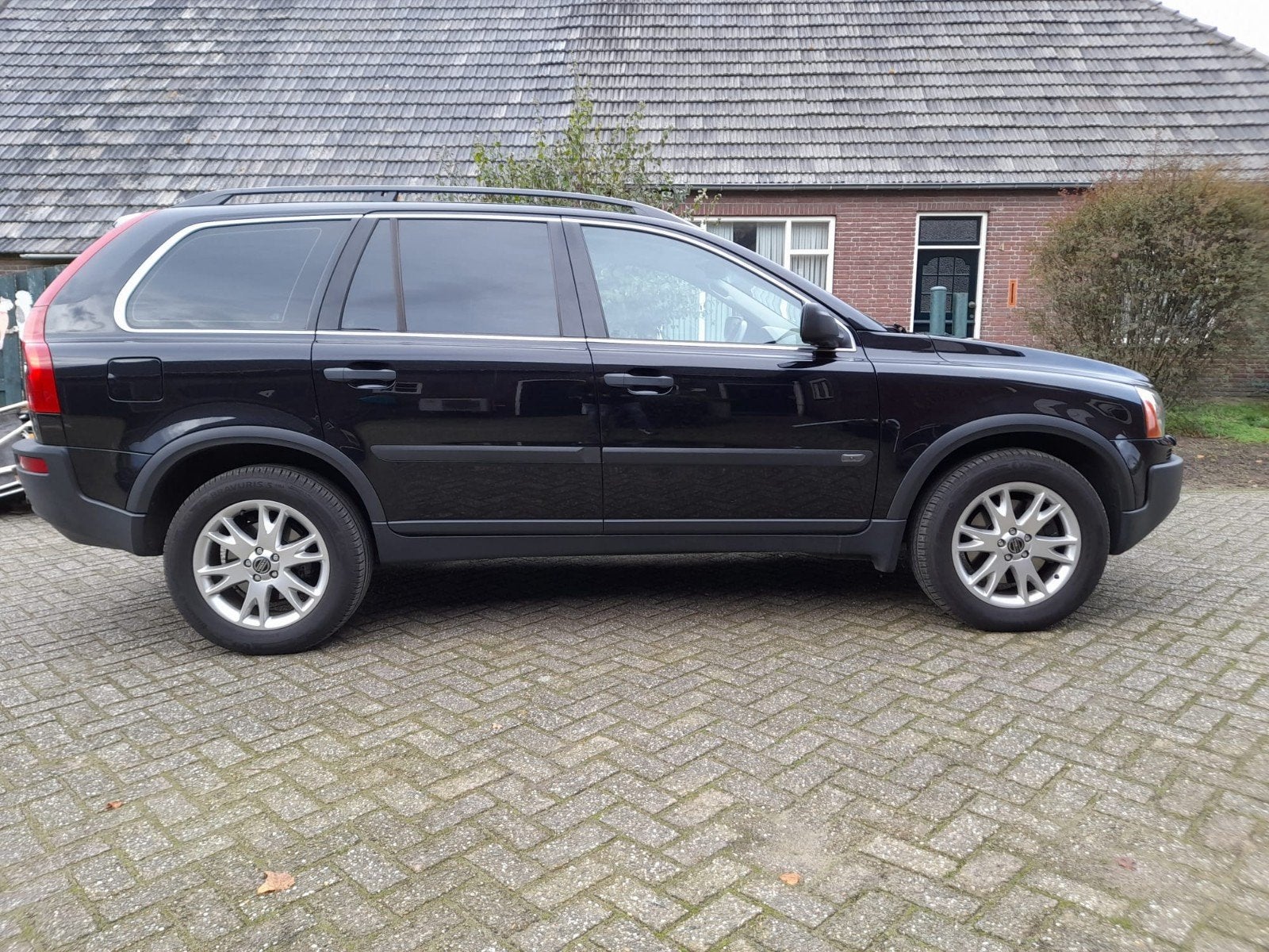 Volvo XC90 2.5 T Geartronic 2006 Zwart, 1991 kg, 7 stoelen, Leder, Overige kleuren