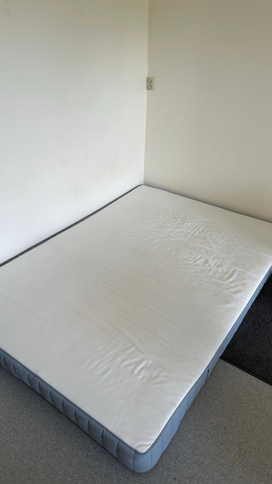 IKEA Matras 190x135 cm - Comfortabel en zo goed als nieuw, Ophalen, 190 cm of minder, Zo goed als nieuw, Matras