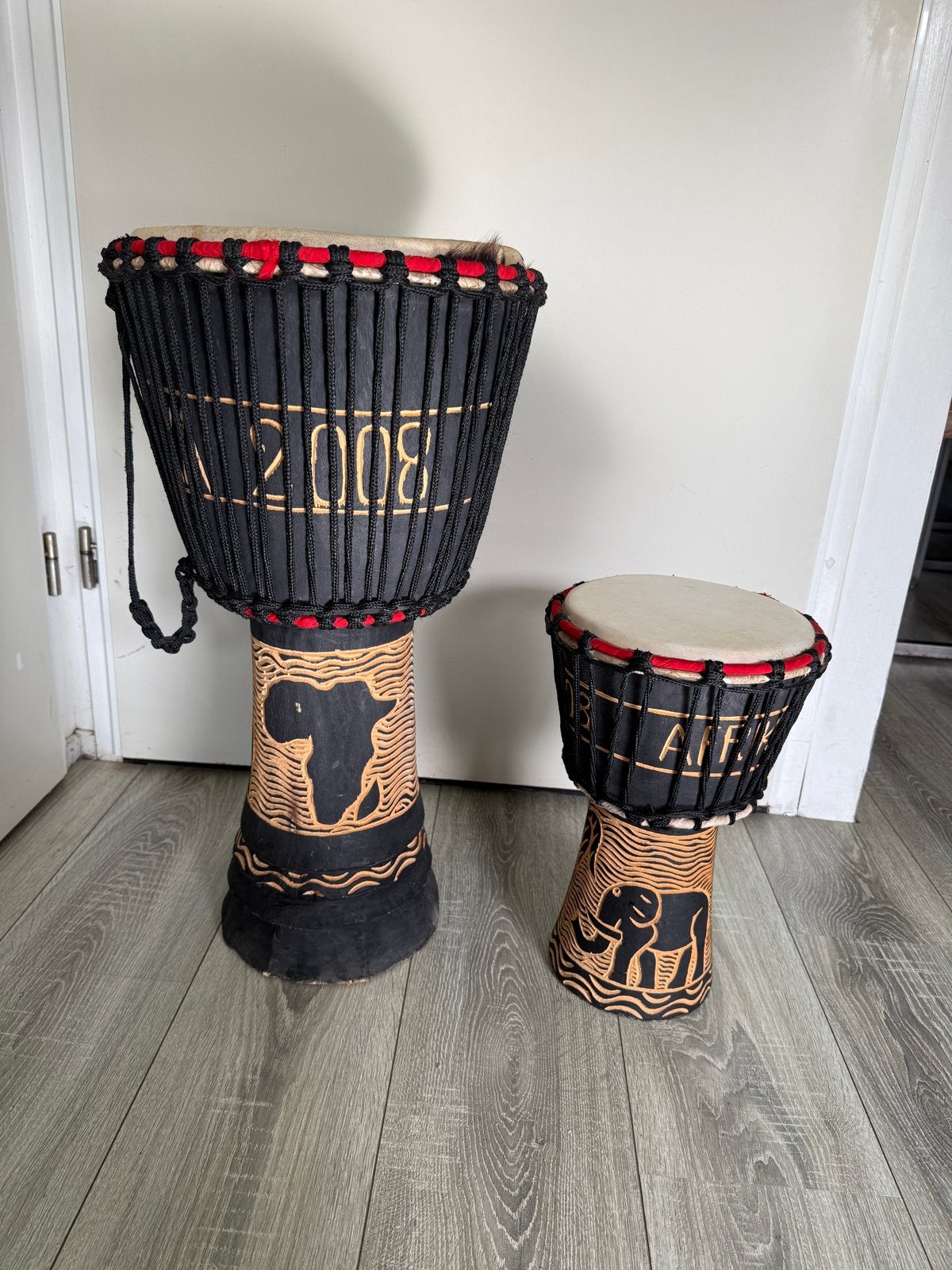 Set van 2 Afrikaanse Djembe Trommels - Handgemaakt, Muziek en Instrumenten, Ophalen, Gebruikt, Trommel