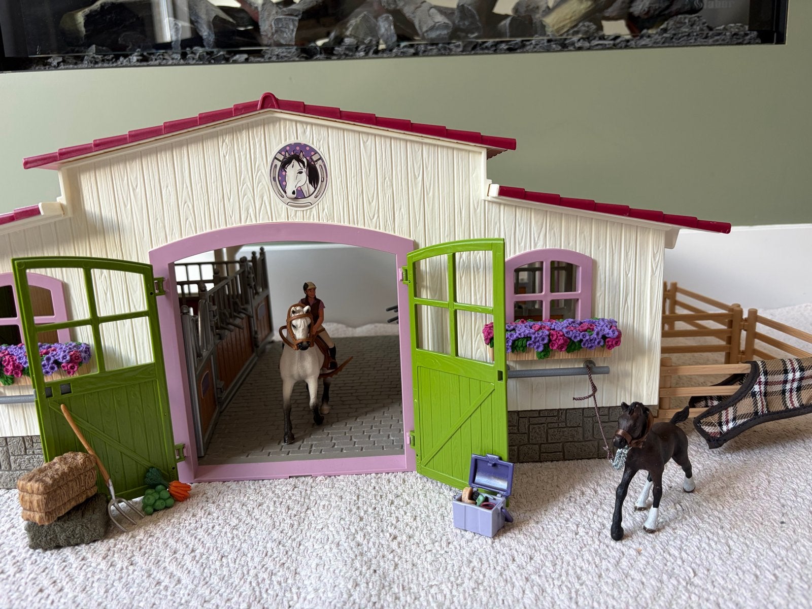 Schleich Paardenstal met accessoires, compleet en in goede s, Ophalen of Verzenden, Zo goed als nieuw, Jongen of Meisje
