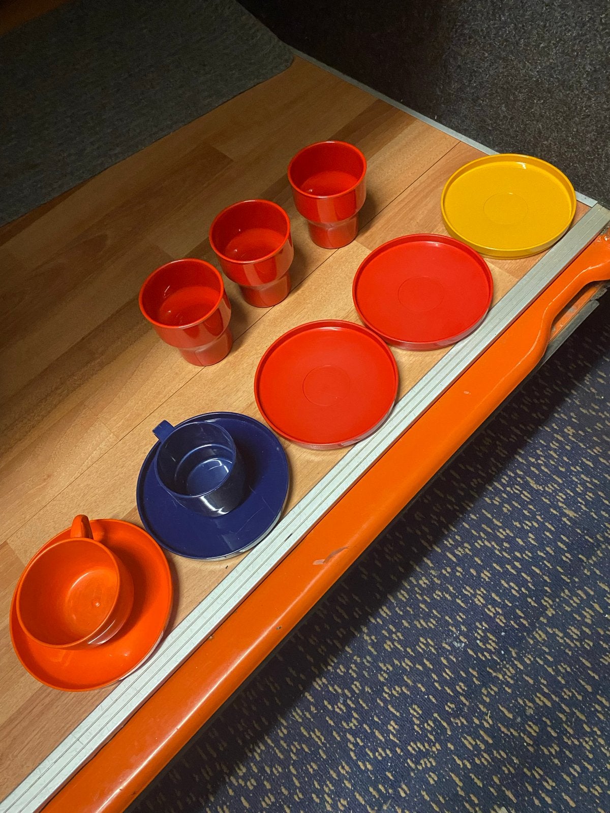 Vintage MEPAL plastic servies: kopjes, schotels en bekers, Huis en Inrichting, Keuken | Servies, Ophalen, Overige materialen, Gebruikt