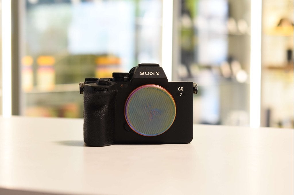 Sony A7 IV - zeer weinig clicks (Occasion Heerenveen), Audio, Tv en Foto, Fotocamera's Digitaal, Foto-Groep, Gebruikt, Luttekepoortstraat 26 3841 AX Harderwijk