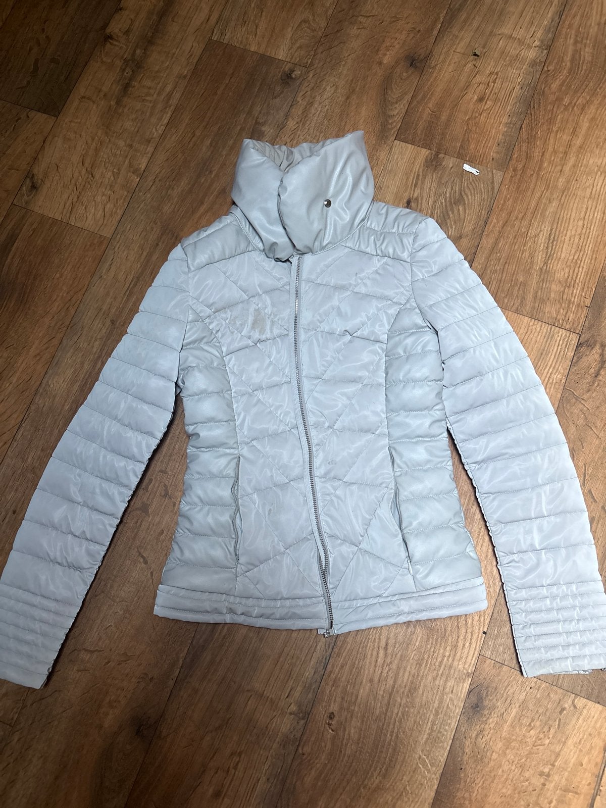 Guess winterjas - Gedragen met lichte vlekken, Verzenden, Gedragen